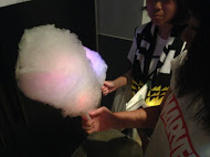光るわたあめをFlash cotton candyがバズフェスでイトおかしとしてで販売